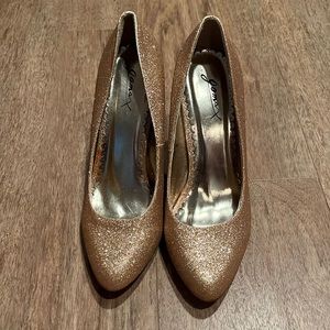 Gomax: Gold Glitter Heels